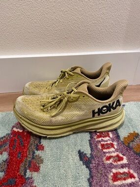 Hoka One One Clifton 9 Men’s Athletic Running Shoes 10.5